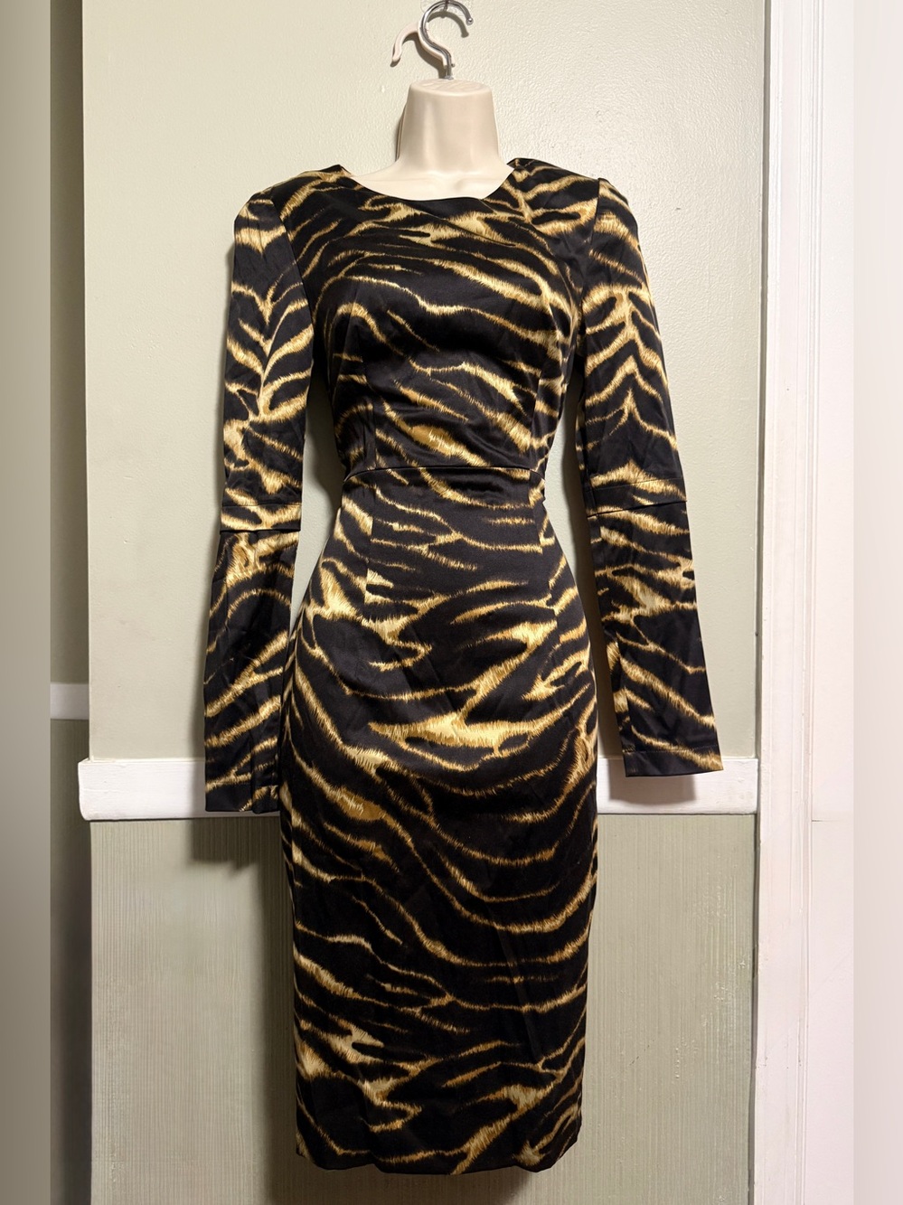 Julian Joyce Mandalay Tiger Print Long Sleeve Bodycon Midi Dress US 4 - Picture 2 of 10